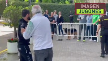 金年会体育亲和力！伊斯科、安东尼驻足与等待的贝蒂斯球迷合影