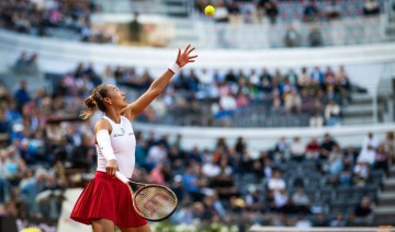 随着郑钦文1-2高芙,赛后诞生了两大赢家,两大输家