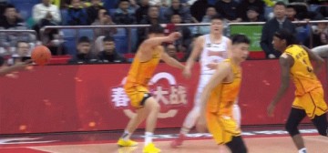 jinnianhui金年会配合流畅！张宁分球中路 贾尔斯跟进单臂隔扣郑祺龙