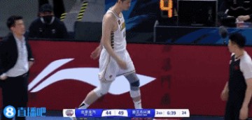 金年会体育👏回来了!次节还剩6分39秒胡金秋重新登场