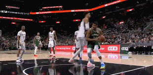 jinnianhui金年会怪兽之战!文班上半场狂送火锅&下半场三分如雨 轰下30分14板6帽