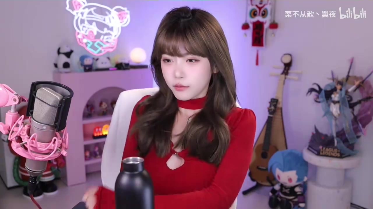 jinnianhui金年会她可太懂网友想看什么！周淑怡镜头前展示“伤疤”：在家就能看马里亚纳海沟