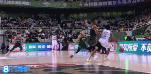 金年会金字招牌诚信至上没有被无鞋打败！广厦外援布朗鞋掉之后依然飙中三分