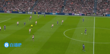 金年会金字招牌信誉至上客队球员开场11分钟被罚下!胡梅尔斯是2018年以来欧联淘汰赛最早