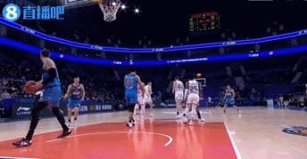 金年会😅挺抽象！于枭永场内接发球走出底线又要发被吹失误