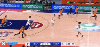 金年会金字招牌信誉至上先来手刀一记！王哲林反击下快攻 赵继伟奋力追防送出切帽